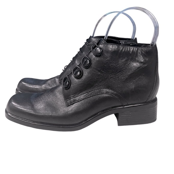 LIZ BAKER Leather Button Ankle Boots Size 6 NWOB - Picture 2 of 14